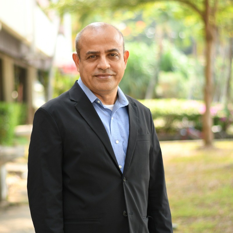 Portrait of Dr Sundar Venkatesh, faculty at First Bridge Business School